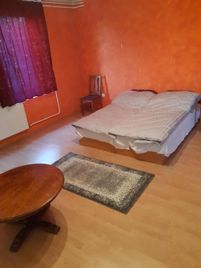 Gabor Pal 1 Apartman 1 Szoba Aparthotel Dunafoldvar Luaran gambar